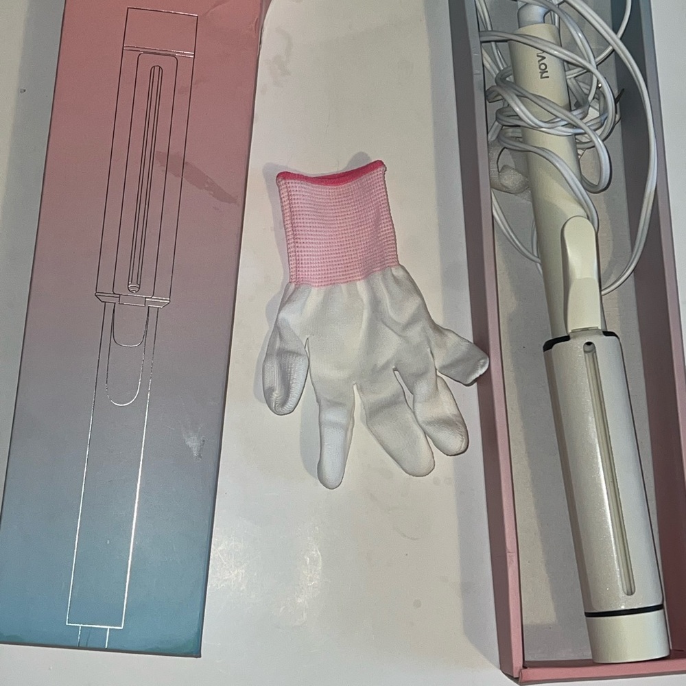 Brand New NOVUS CURLING IRON